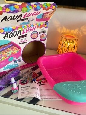 AQUA LUSH VIBRATING Foot Spa - Pink with Teal Accent